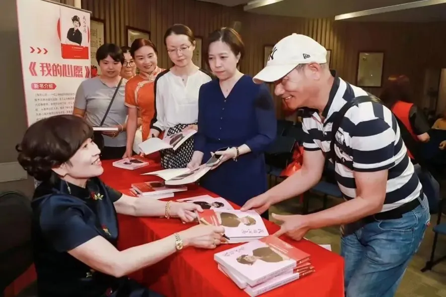 【鹊桥新闻】新年喜报!两天热销152本,什么书这么吸引人?